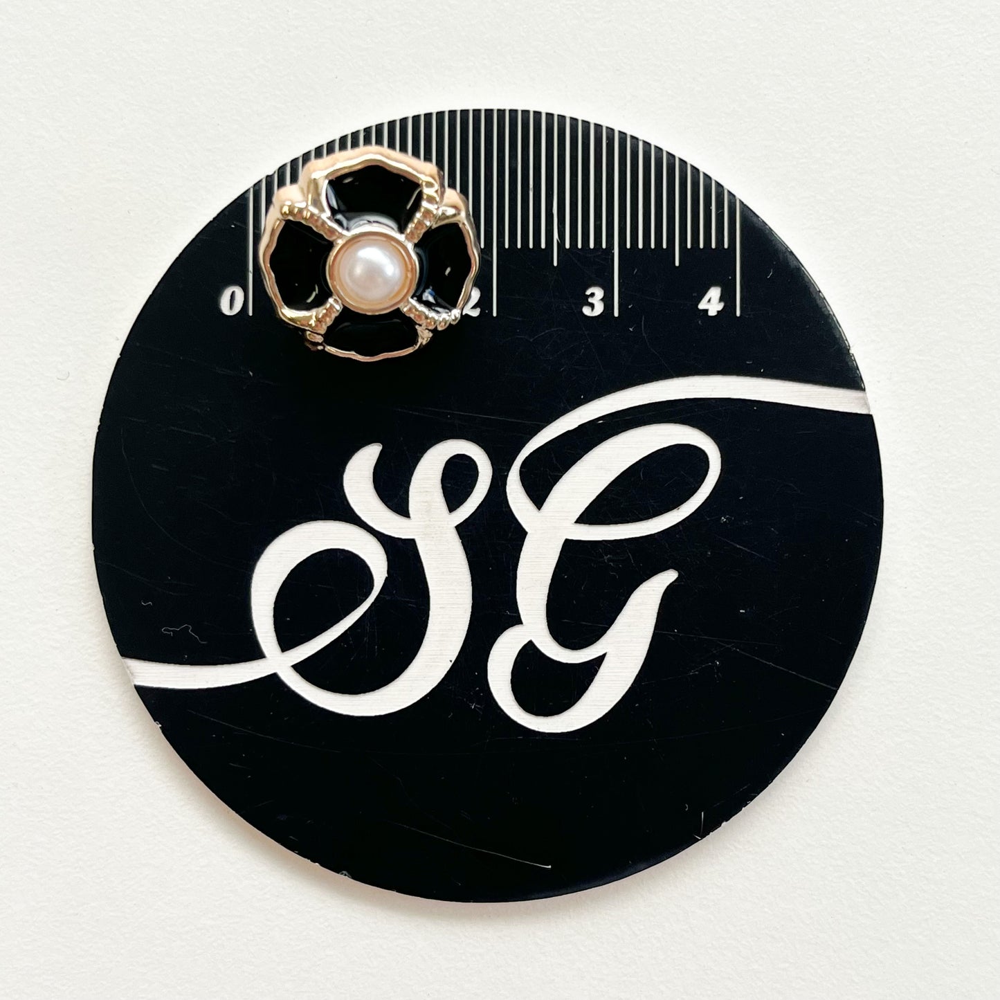 Sewing Gem - Vintage Flower Pearl Buttons - 18mm - Black or White