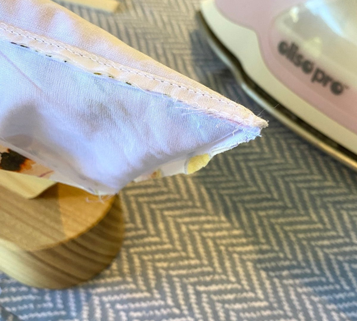 A few Tips For Sewing A Collar - Sewing Gem