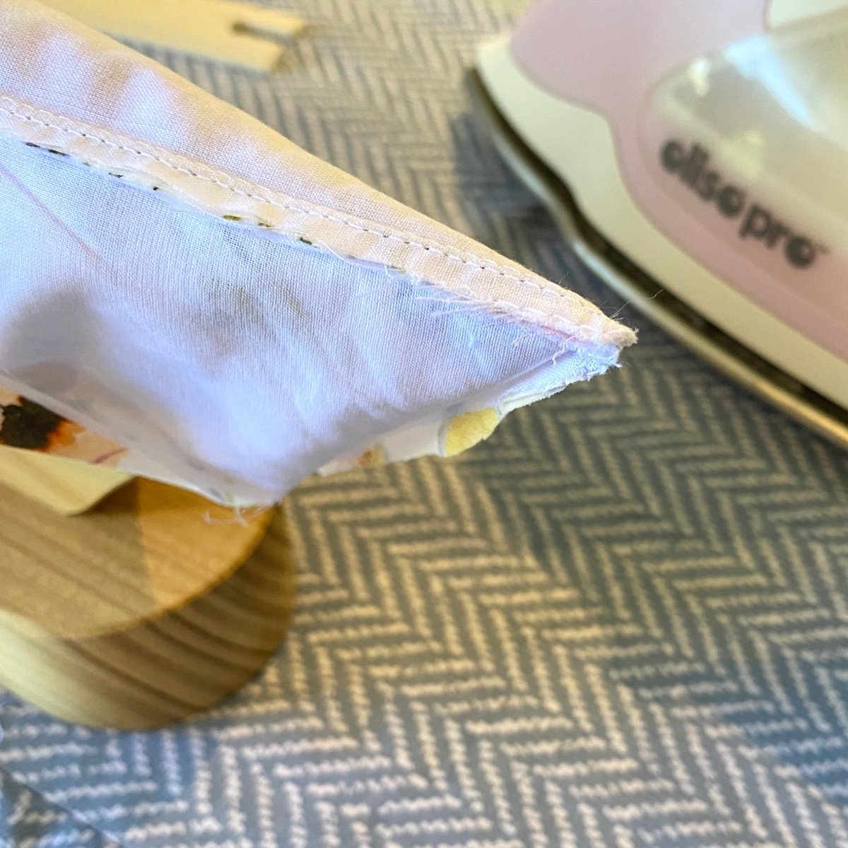 A few Tips For Sewing A Collar - Sewing Gem