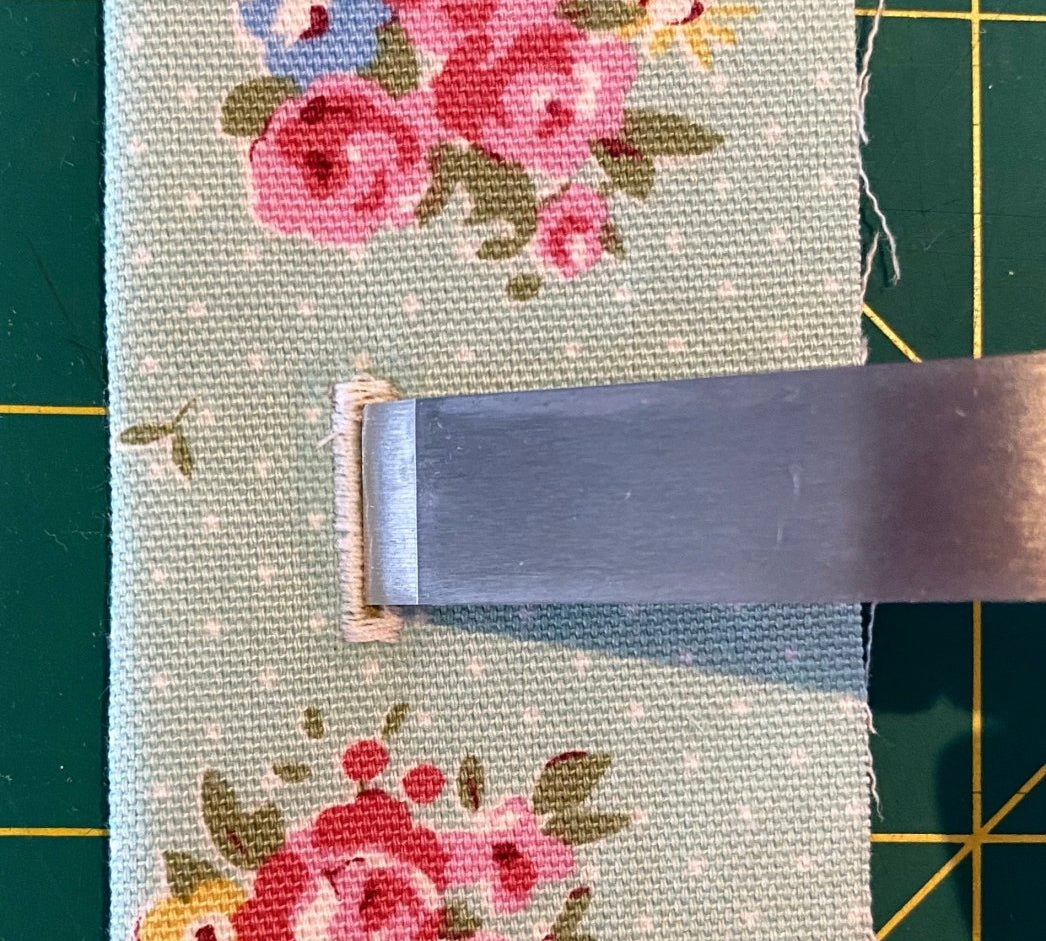 Beautiful Buttonholes! - Sewing Gem