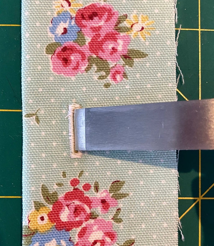 Beautiful Buttonholes! - Sewing Gem