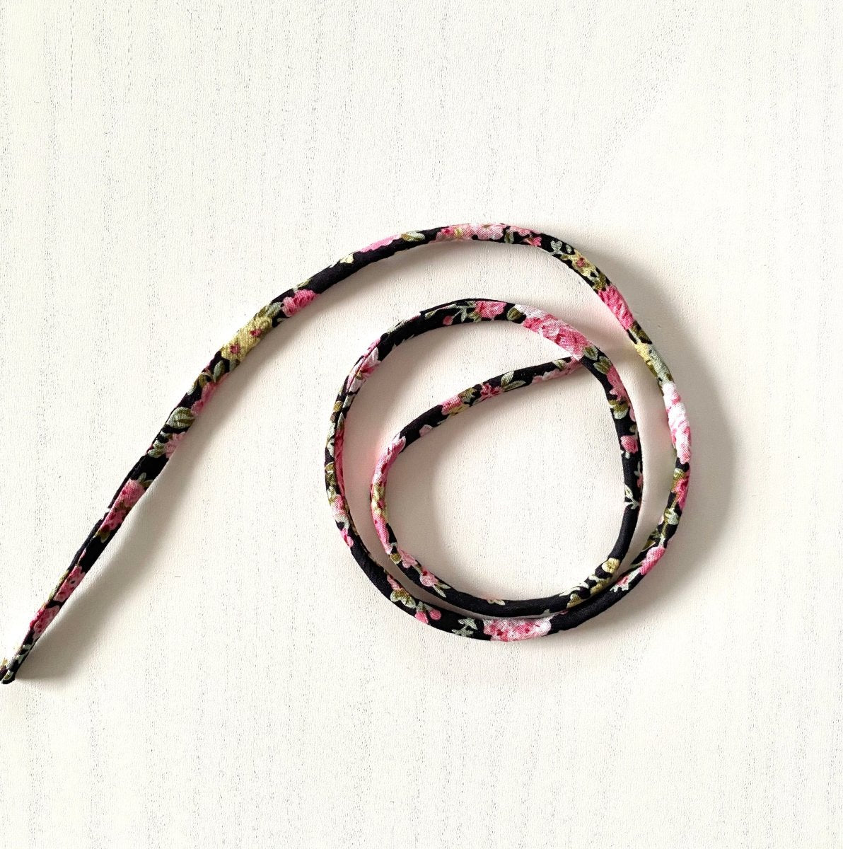 Rouleau Straps With A Loop Turner - Sewing Gem