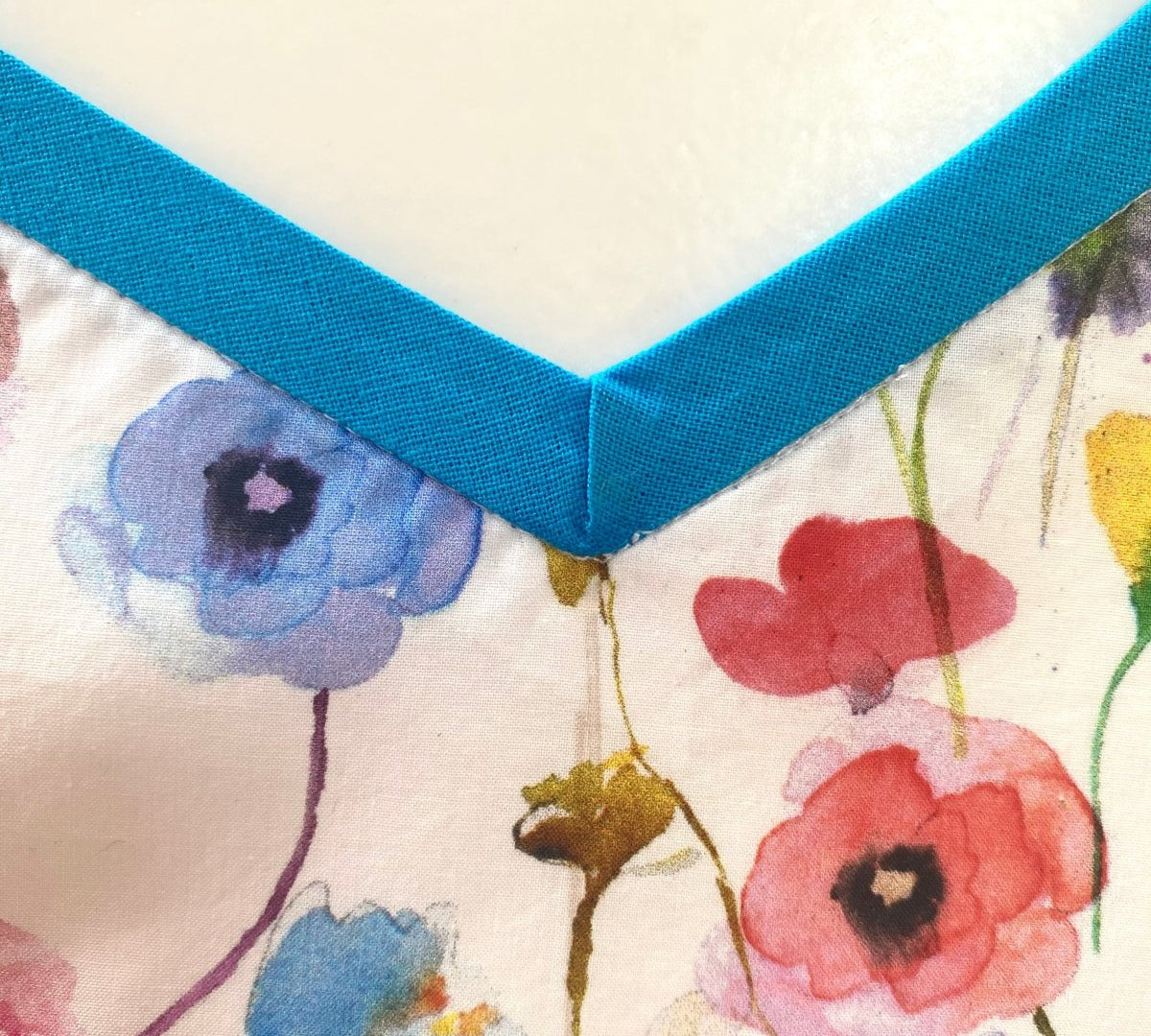 Using Bias Binding To Bind A V-Neck - Sewing Gem