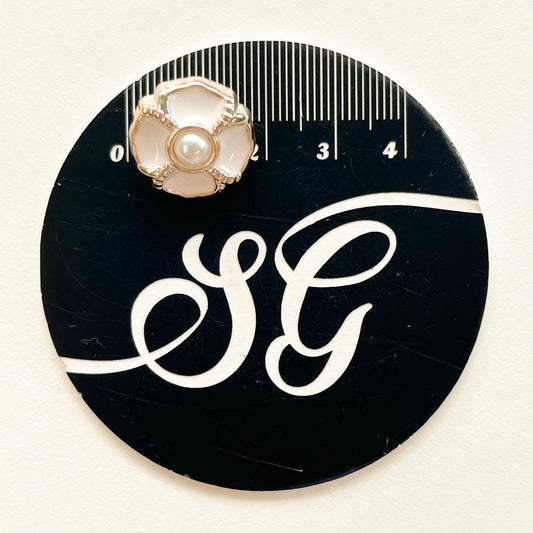 Sewing Gem - Vintage Flower Pearl Buttons - 18mm - Black or White